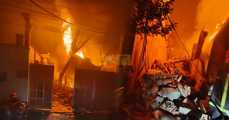 কারখানায় আগুন